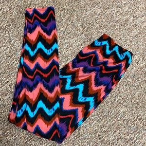 Pink, purple, blue, Blk & red zig- zag leggings. Size medium